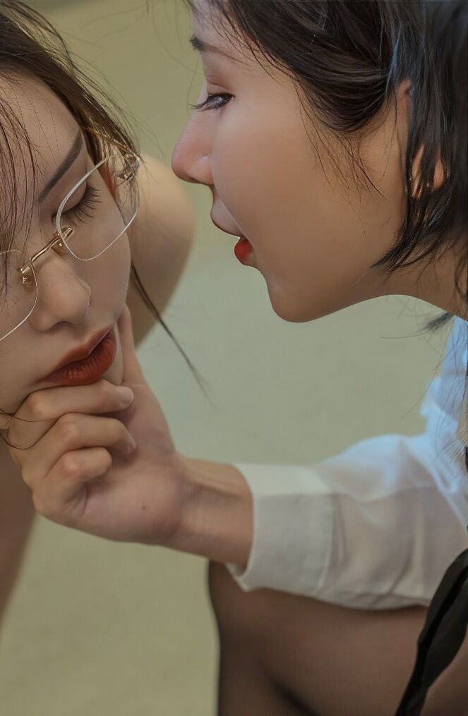 「秋和柯基」奶桃 – 电车