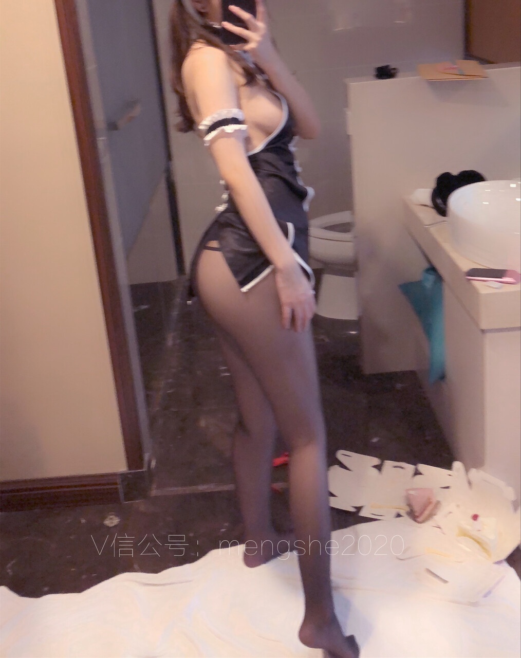 「赛高」中秋特刊 – 黑色开胸旗袍