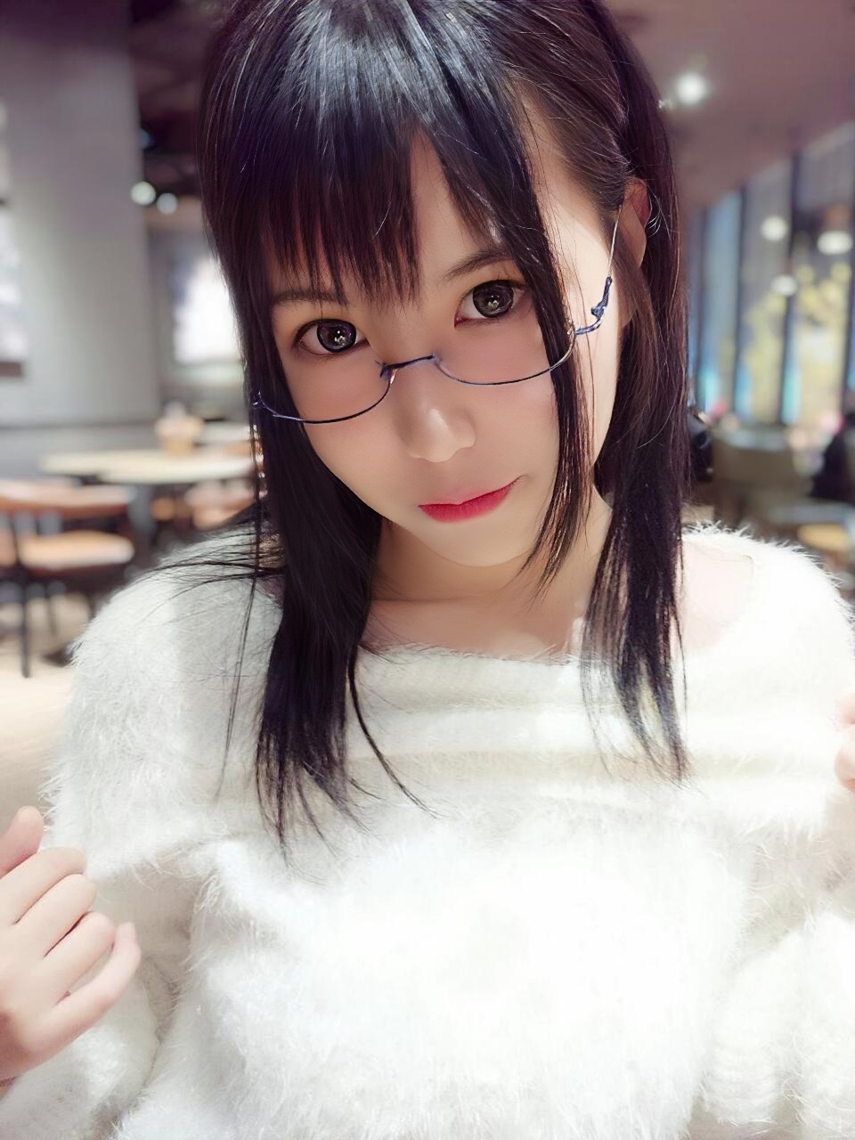 「网红嫩妹」逐月SU - 白色毛衣自拍