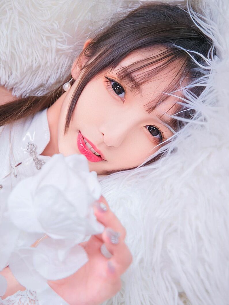 「神楽坂真冬」風と月 –黑白旗袍