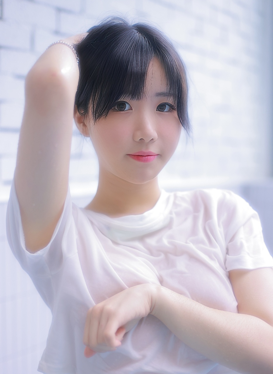 「Monthly Addielyn」泳池白衬衫