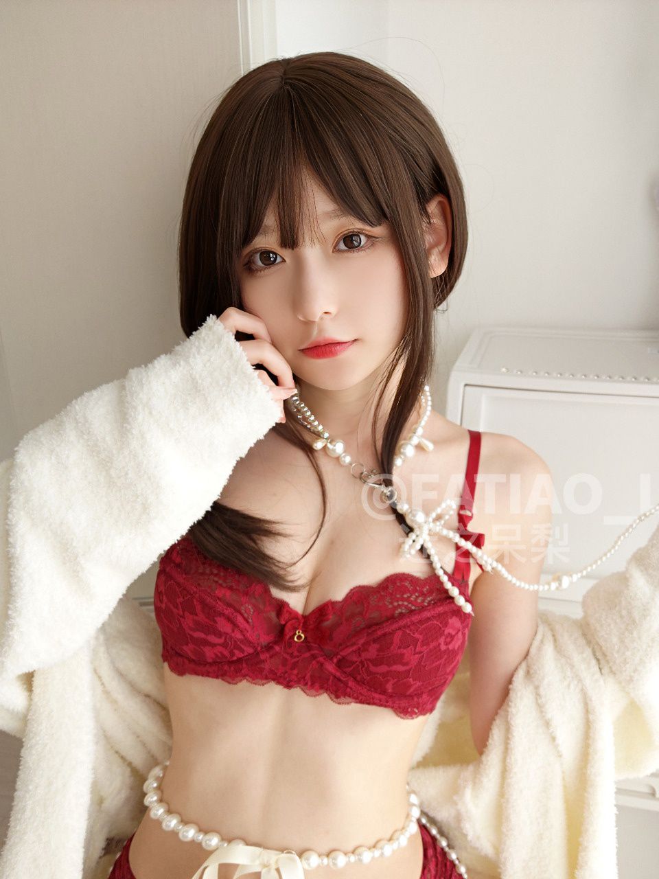  迷之呆梨 红色睡衣