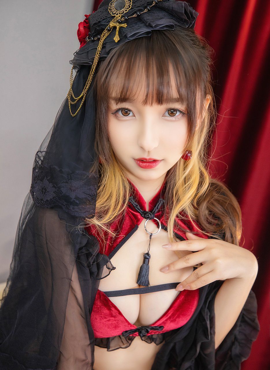 「神楽坂真冬」酒红色内衣装