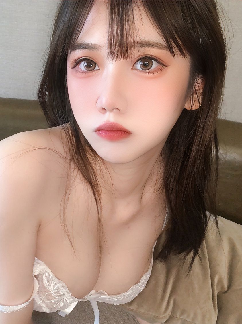  果咩酱w 小秘书