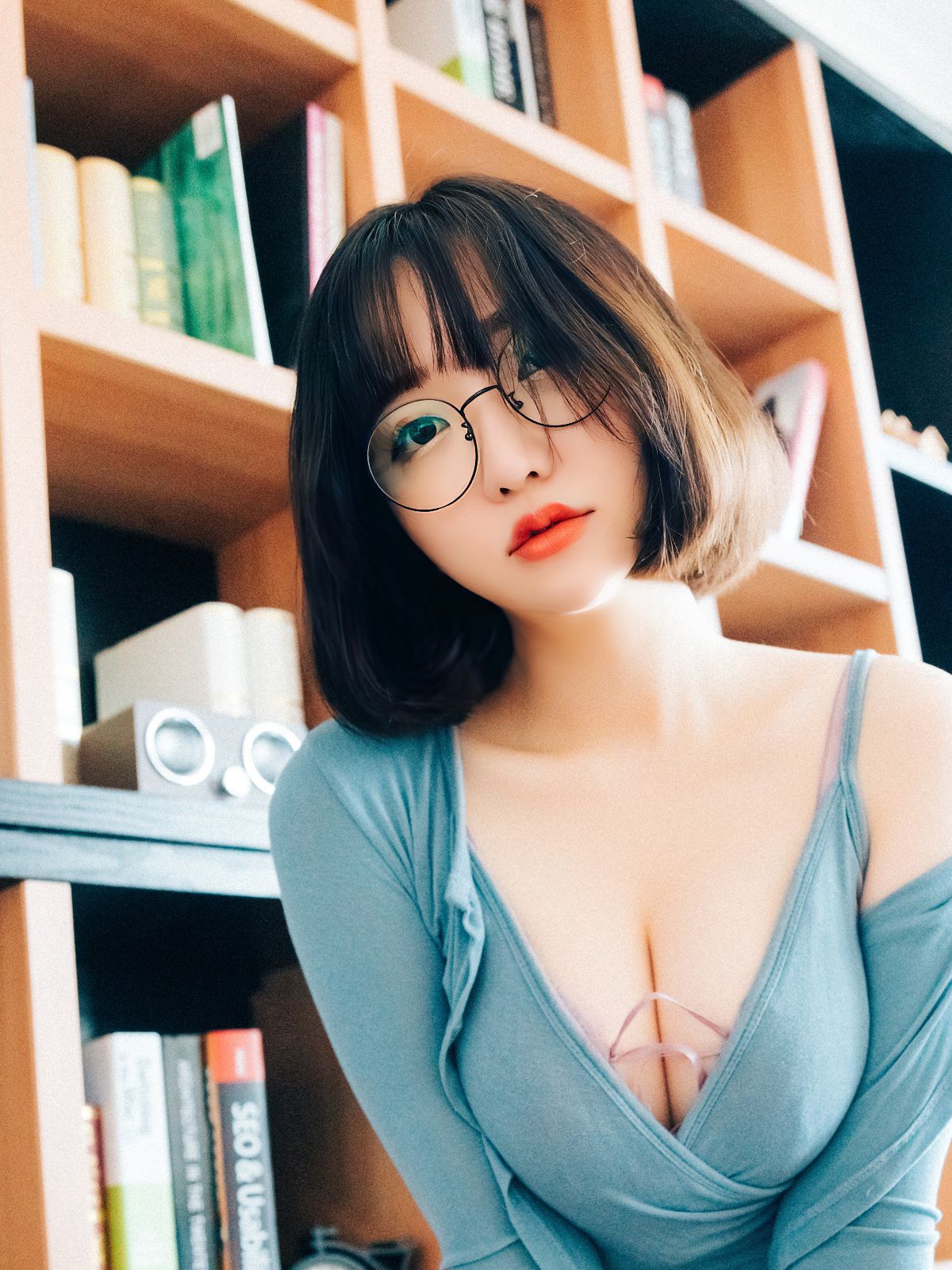  [LOOZY] Yeeun – Librarian Girl