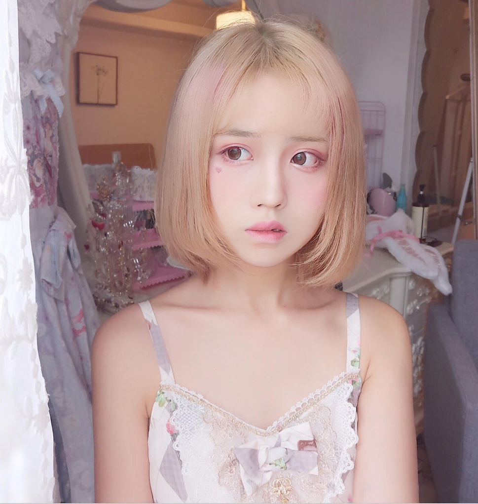  念雪ww 白色长筒过膝袜