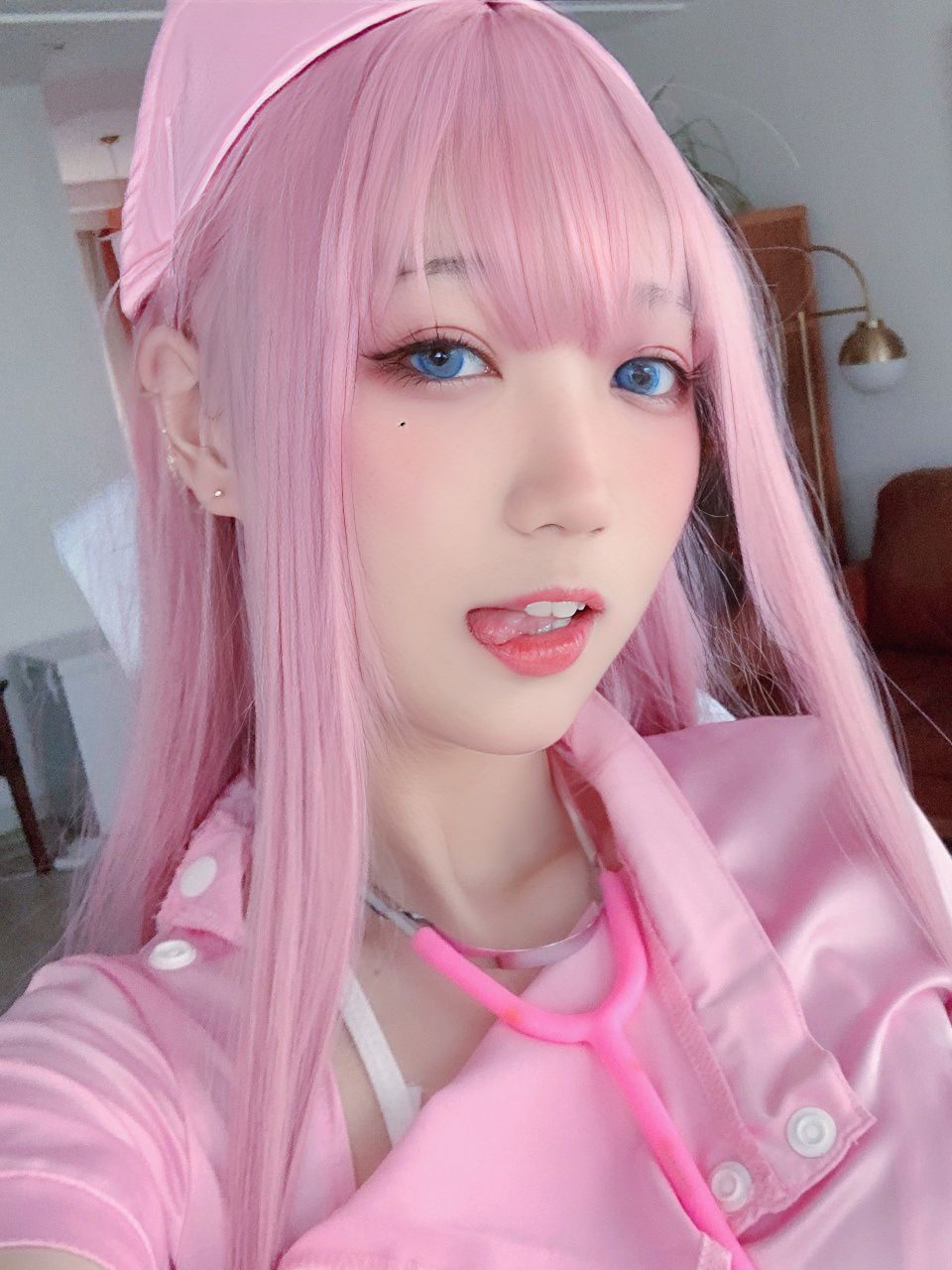  周叽护士自拍小包