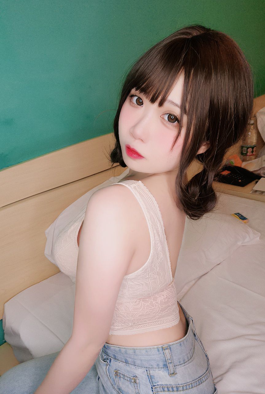  贞子蜜桃 V领内搭 